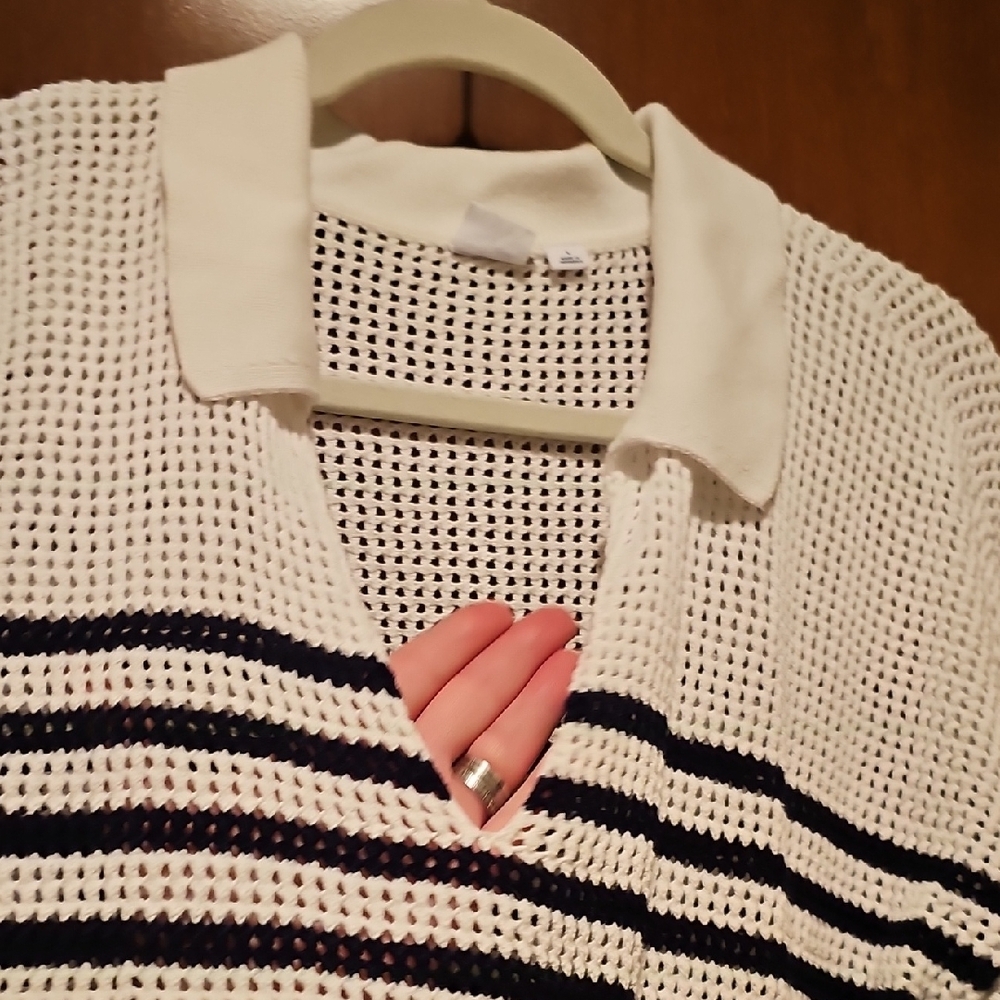 GAP White and Navy V-Neck Sweater with Textured Knit - Picture 2 of 6